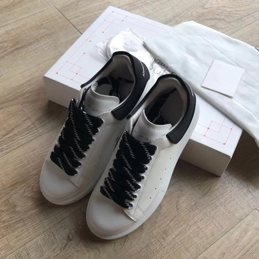 Black tail and black laces men's shoes